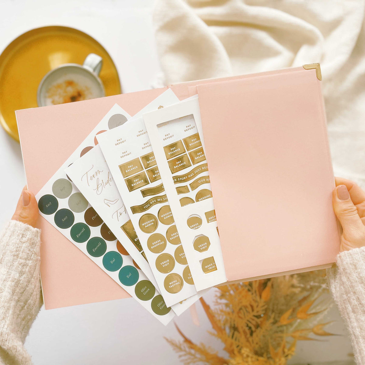 Planner di nozze di lusso Blush and Gold con dettagli in foglia oro