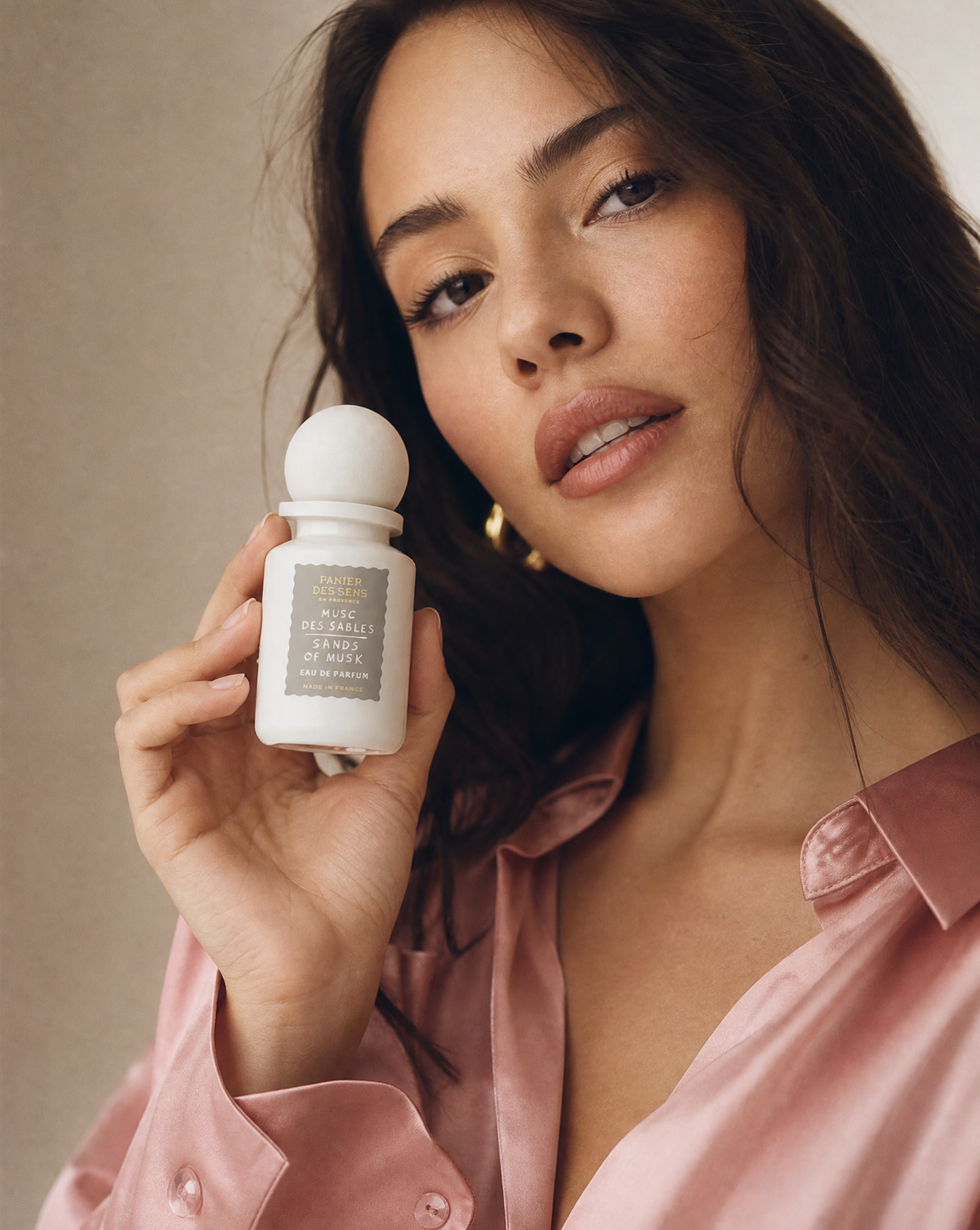 clean campaign ,the model wear a pink silky shirt @Eau de parfum | Muschio delle Sabbie 50ml